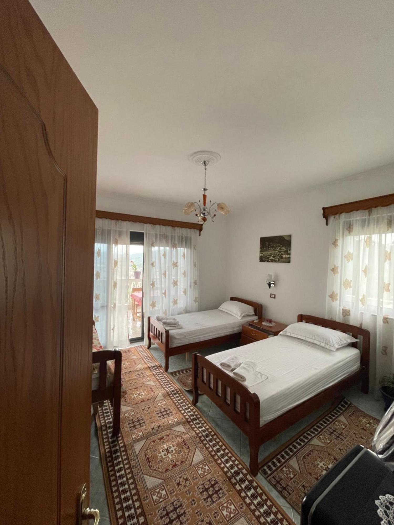 Guest House Xhuljon Berat Extérieur photo